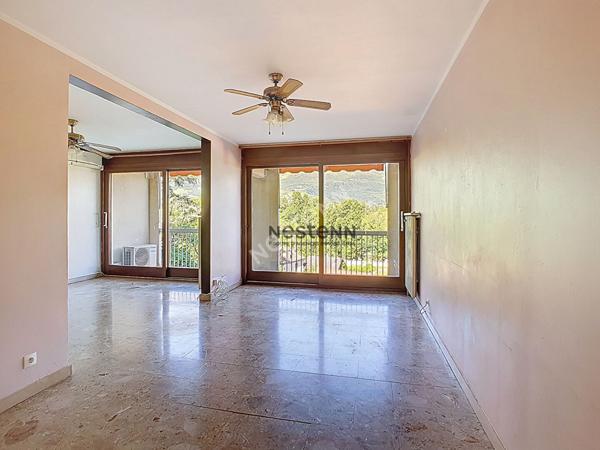 A VENDRE- Bel appartement sans vis à vis de 93 m² - GRENOBLE sur Libération.