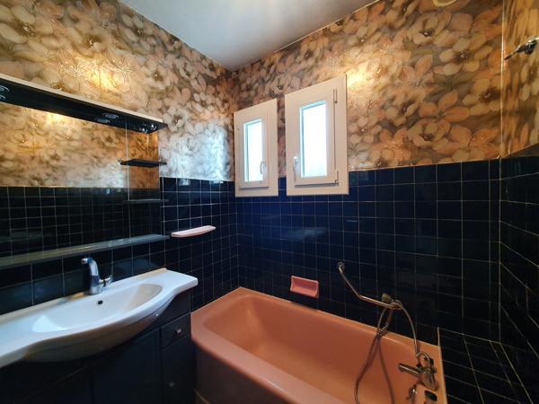 Poitiers (86000) Maison familiale, 5 chambres, garage et jardin