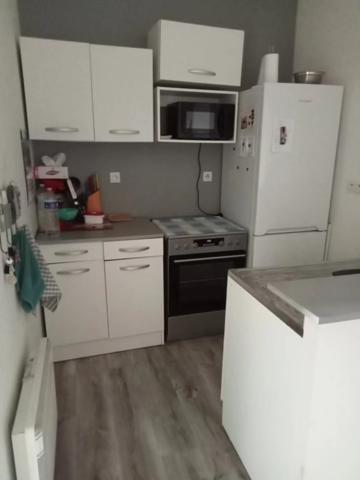 LUCON 85400 COEUR DE VILLE PROCHE TOUTES COMMODITES CHARMANT ET LUMINEUX APPARTEMENT T3/2 CHAMBRES