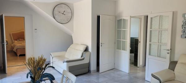 BELLE MAISON CONTEMPORAINE  AVEC UN TERRAIN CONSTRUCTIBLE