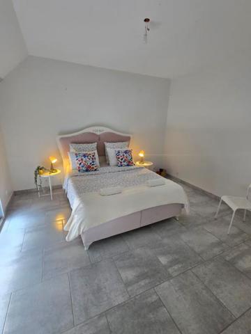 BELLE MAISON CONTEMPORAINE  AVEC UN TERRAIN CONSTRUCTIBLE