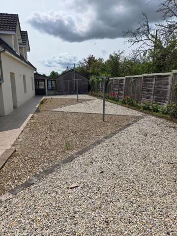 BELLE MAISON CONTEMPORAINE  AVEC UN TERRAIN CONSTRUCTIBLE