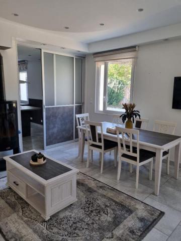 BELLE MAISON CONTEMPORAINE  AVEC UN TERRAIN CONSTRUCTIBLE