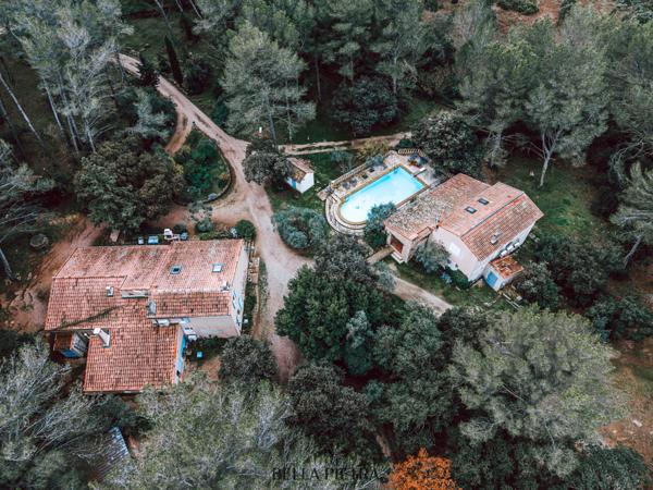 Aix-en-Provence (13080) Domaine de 351m² habitables sur un parc de 1,5ha