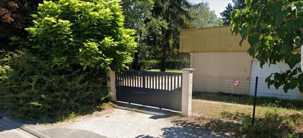 Ancienne salle des fêtes idéal pour association, stockage…..