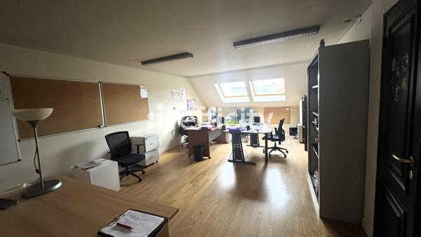 Bureau 10 pièces - 636 m²