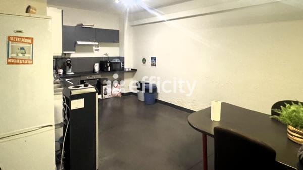 Bureau 10 pièces - 636 m²