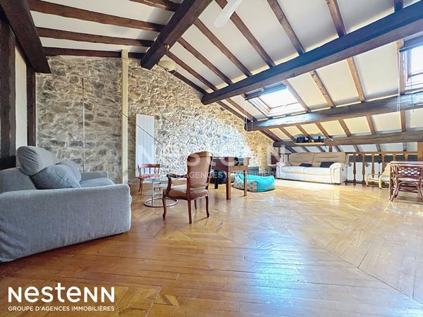 Opportunité rare dans le joli village de Névian! appartement avec TERRASSE ET COUR privée
