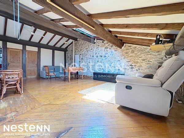 Opportunité rare dans le joli village de Névian! appartement avec TERRASSE ET COUR privée