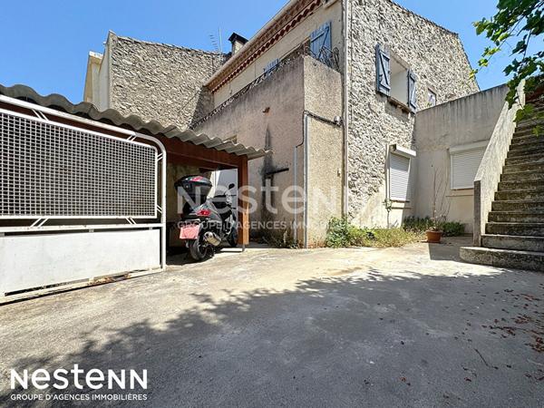 Opportunité rare dans le joli village de Névian! appartement avec TERRASSE ET COUR privée