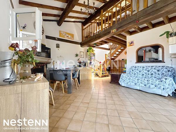 Opportunité rare dans le joli village de Névian! appartement avec TERRASSE ET COUR privée