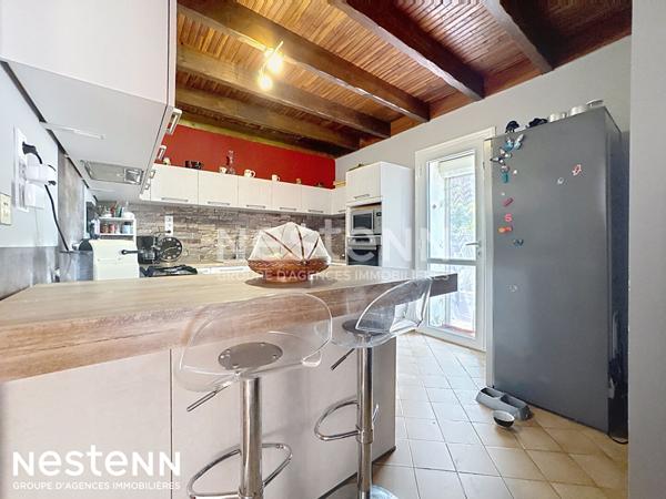 Opportunité rare dans le joli village de Névian! appartement avec TERRASSE ET COUR privée