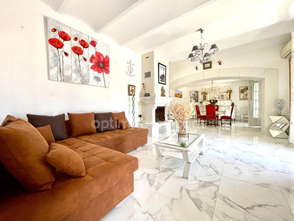 MAS AVEC PISCINE ET DÉPENDANCE BELLEGARDE