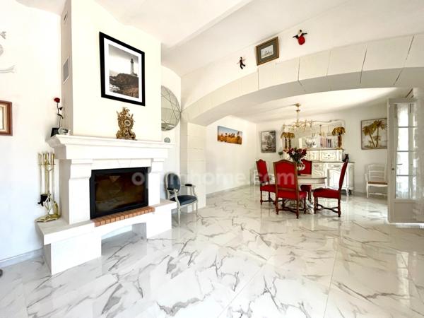 MAS AVEC PISCINE ET DÉPENDANCE BELLEGARDE