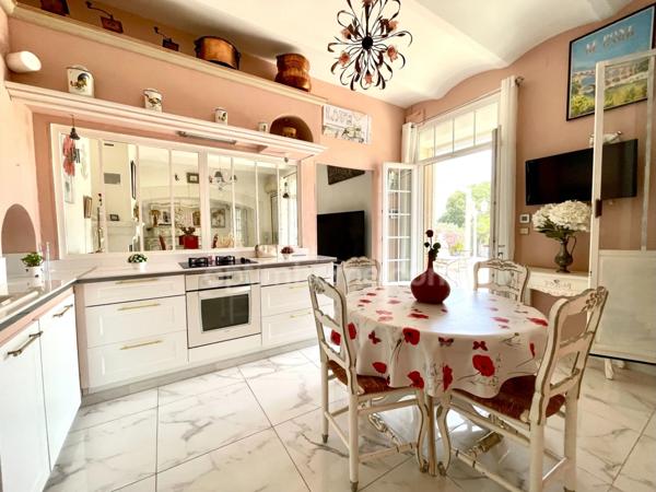 MAS AVEC PISCINE ET DÉPENDANCE BELLEGARDE