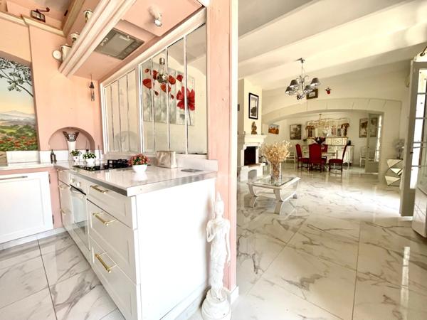 MAS AVEC PISCINE ET DÉPENDANCE BELLEGARDE