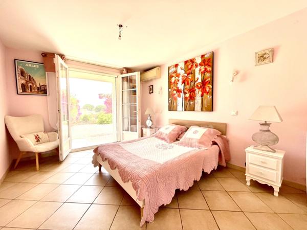 MAS AVEC PISCINE ET DÉPENDANCE BELLEGARDE