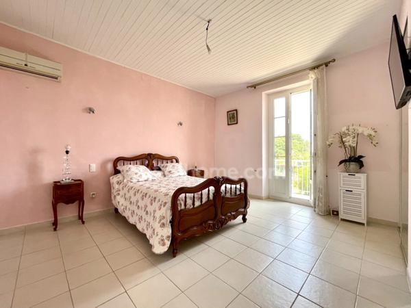 MAS AVEC PISCINE ET DÉPENDANCE BELLEGARDE