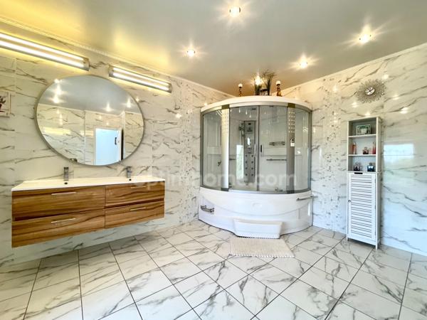 MAS AVEC PISCINE ET DÉPENDANCE BELLEGARDE