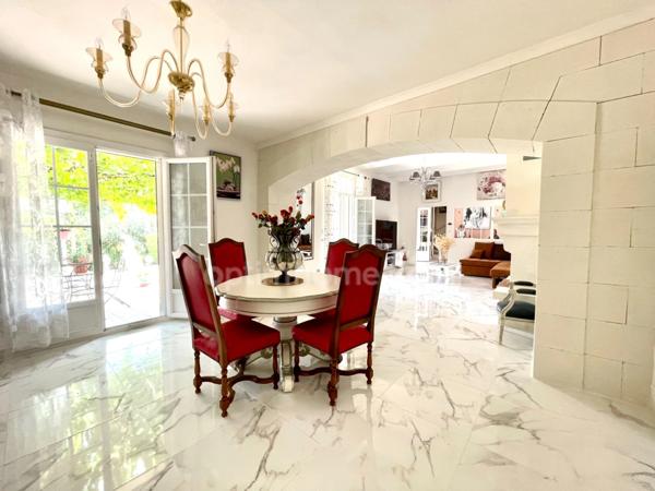 MAS AVEC PISCINE ET DÉPENDANCE BELLEGARDE