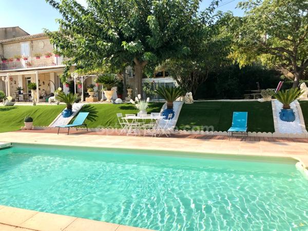 MAS AVEC PISCINE ET DÉPENDANCE BELLEGARDE