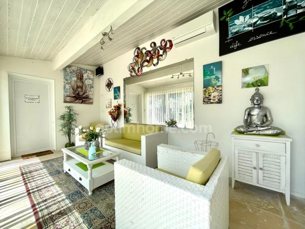 MAS AVEC PISCINE ET DÉPENDANCE BELLEGARDE