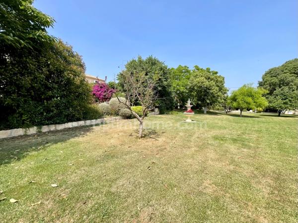 MAS AVEC PISCINE ET DÉPENDANCE BELLEGARDE