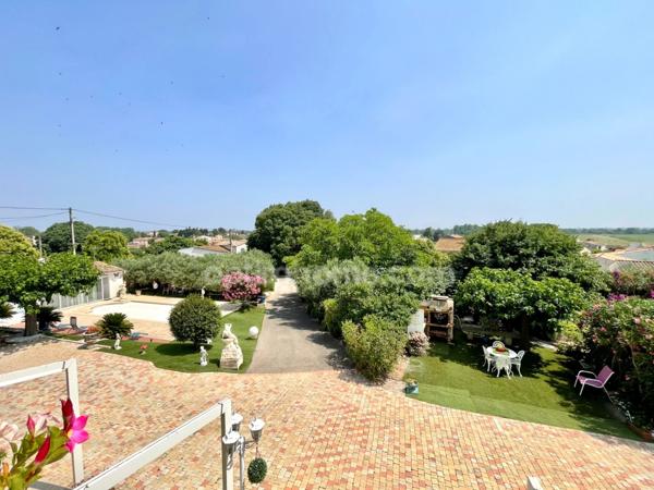 MAS AVEC PISCINE ET DÉPENDANCE BELLEGARDE