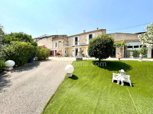 MAS AVEC PISCINE ET DÉPENDANCE BELLEGARDE