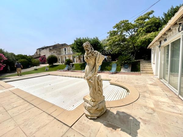 MAS AVEC PISCINE ET DÉPENDANCE BELLEGARDE
