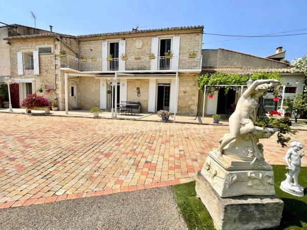 MAS AVEC PISCINE ET DÉPENDANCE BELLEGARDE