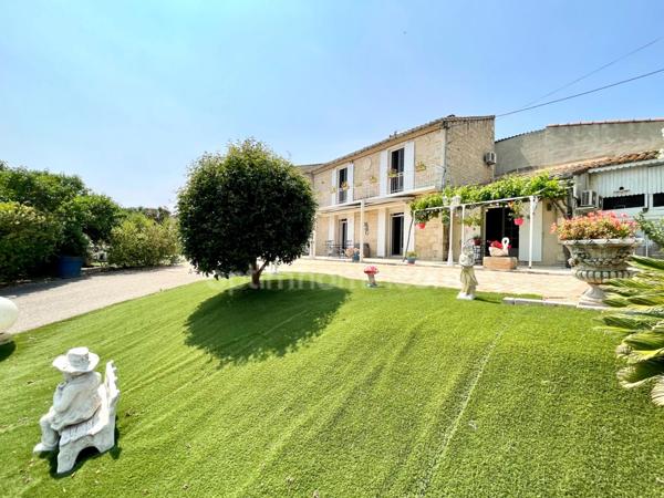 MAS AVEC PISCINE ET DÉPENDANCE BELLEGARDE