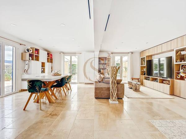 Maison à vendre 10 pièces de 247 m²