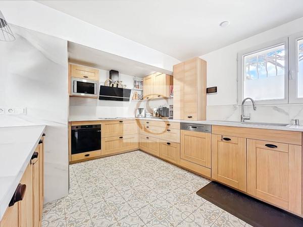 Maison à vendre 10 pièces de 247 m²