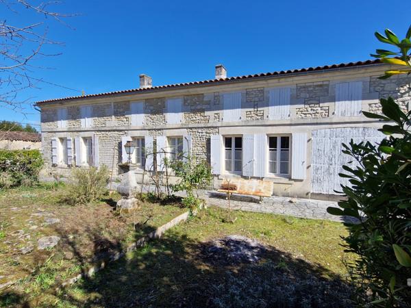 Maison à vendre 7 pièces proche de SAINT HILAIRE DE VILLEFRANCHE (17)