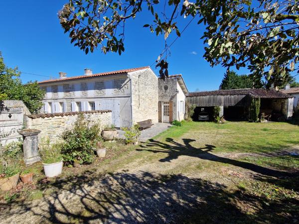 Maison à vendre 7 pièces proche de SAINT HILAIRE DE VILLEFRANCHE (17)