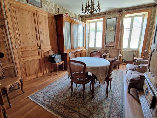 Maison à vendre 7 pièces proche de SAINT HILAIRE DE VILLEFRANCHE (17)