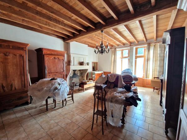 Maison à vendre 7 pièces proche de SAINT HILAIRE DE VILLEFRANCHE (17)