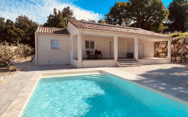 Maison à vendre    4 pièces •  Barjac