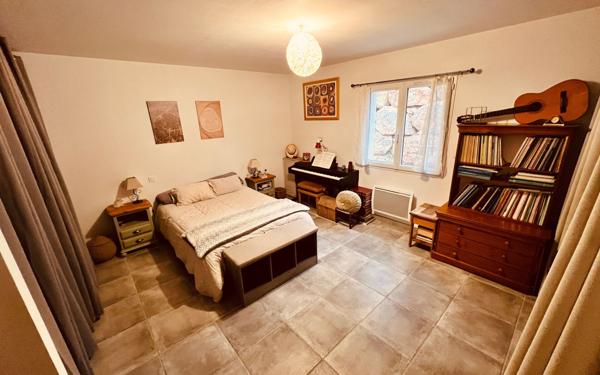 Maison à vendre    4 pièces •  Barjac