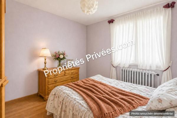 93370 Montfermeil .Maison avec jardin arboré, sous-sol total 60 m²