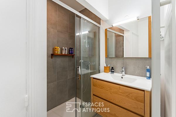 Appartement rénové quartier alma avec parking