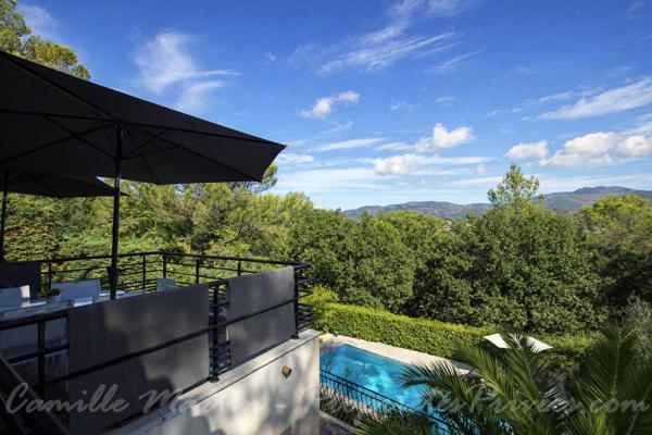 Coup de coeur à Valescure : villa avec piscine, appartement indépendant et vue dégagée sur l'Estérel