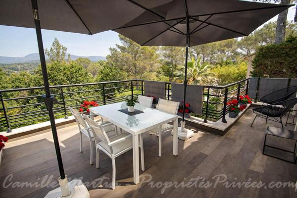 Coup de coeur à Valescure : villa avec piscine, appartement indépendant et vue dégagée sur l'Estérel
