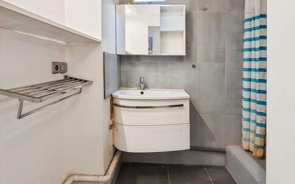 Appartement à vendre    3 pièces • 49,78 m2 Saint-Denis