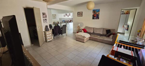 RDC surélevé avec terrasse, cave, jardin, parking