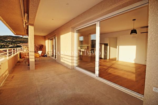 Pietrosella. Villa sur le toit . à 5 min de la plage d'Agosta et 20 min de l'aéroport d'Ajaccio
