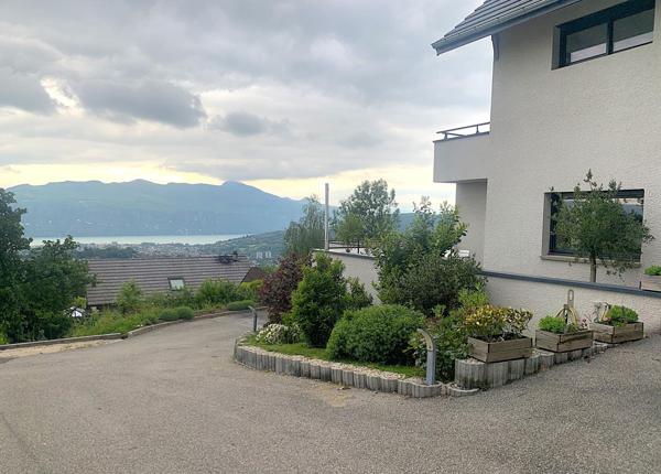 T4 avec jardin, piscine, garage, carport et caves