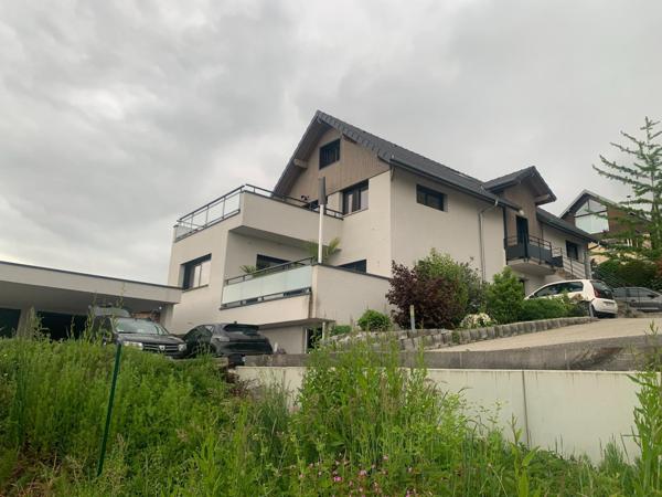 T4 avec jardin, piscine, garage, carport et caves