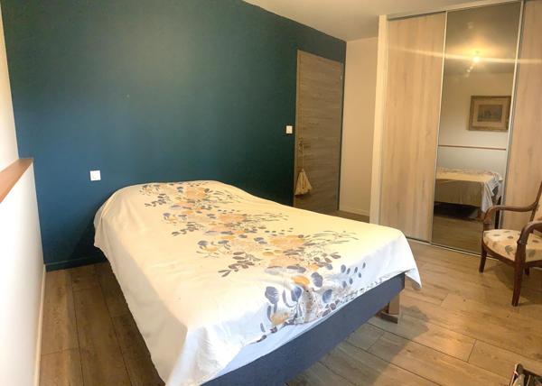 T4 avec jardin, piscine, garage, carport et caves